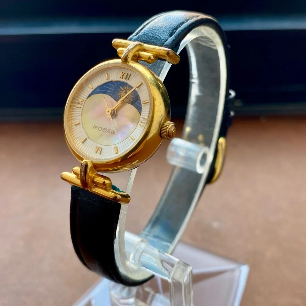 RARE 1993 FOSSIL MOTHER OF PEARL MOON PHASE WATCH PC-9234 - Picture 4 of 10